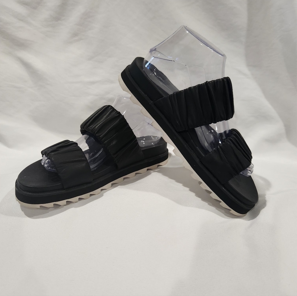 Sorel Roaming Two Strap Slide Black Ruched Slide Sandals. Size 9 - Picture 2 of 12